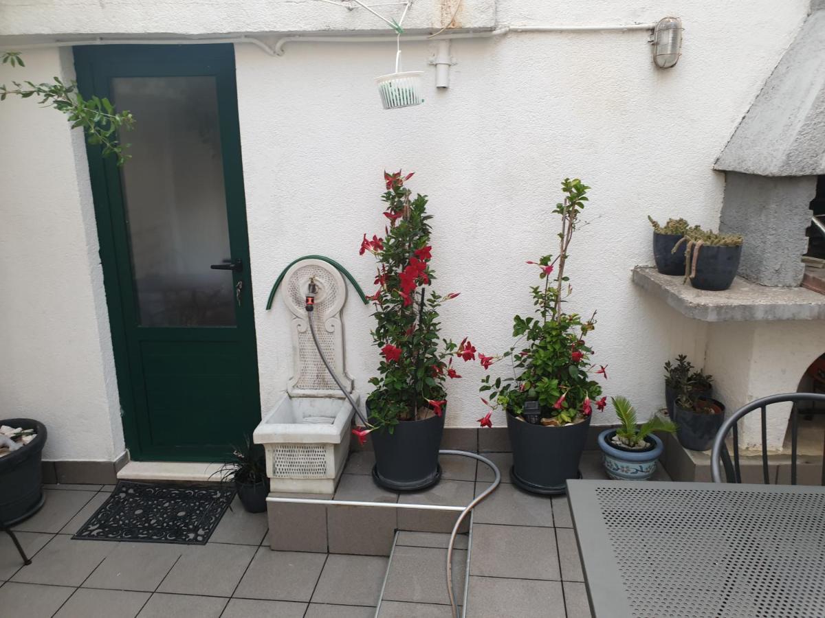 Lemon Tree Hotel Donji Seget Exterior foto
