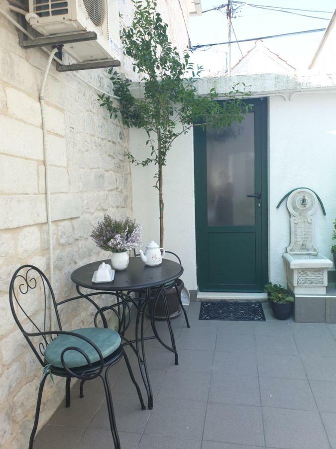 Lemon Tree Hotel Donji Seget Exterior foto