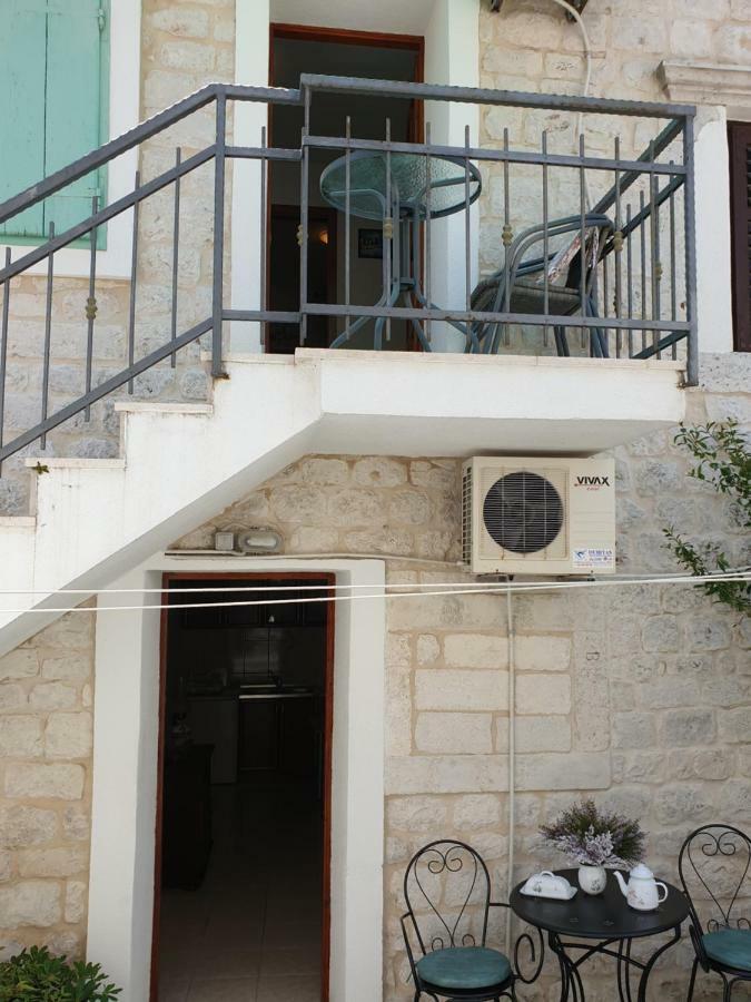 Lemon Tree Hotel Donji Seget Exterior foto